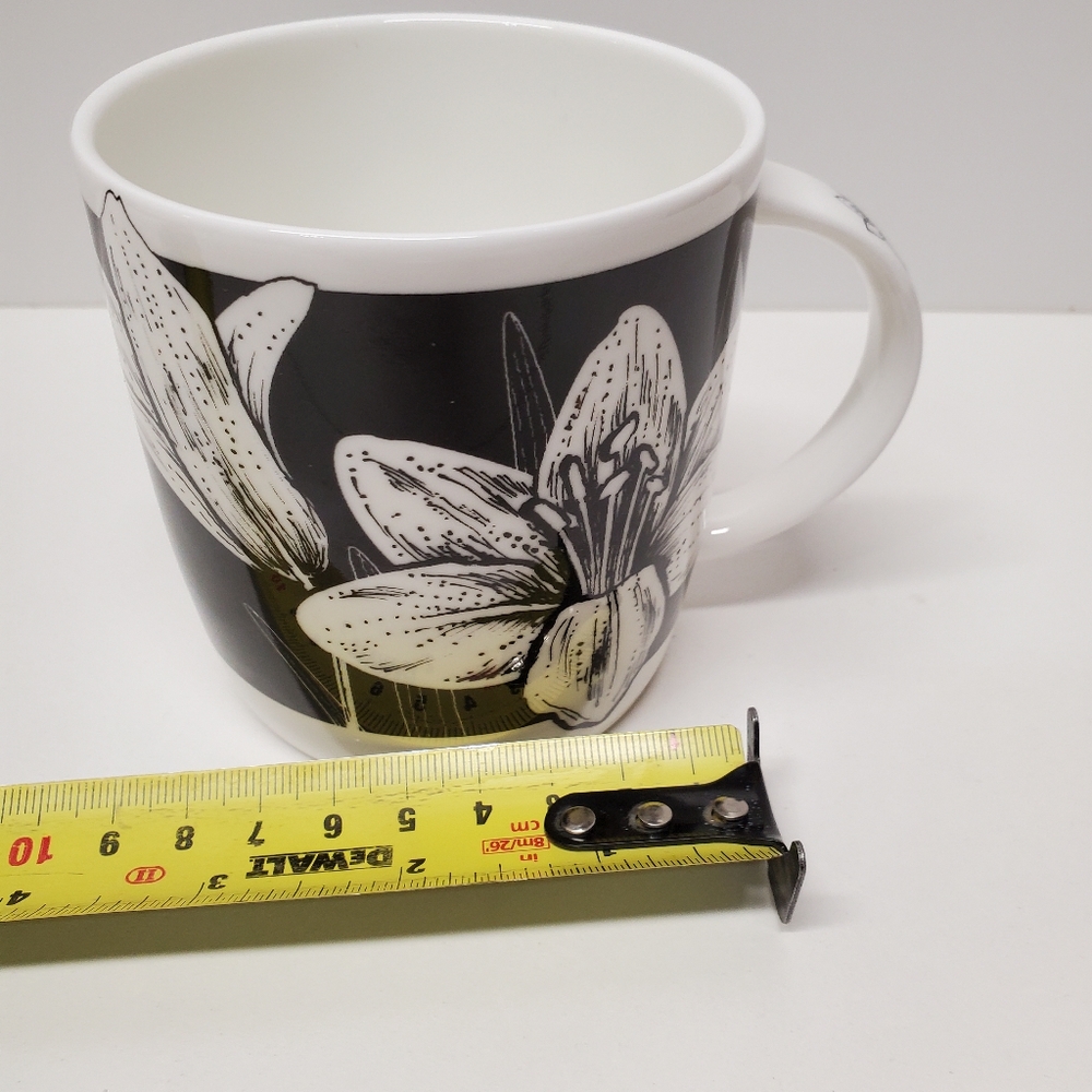 NWOT Beautiful floral mug